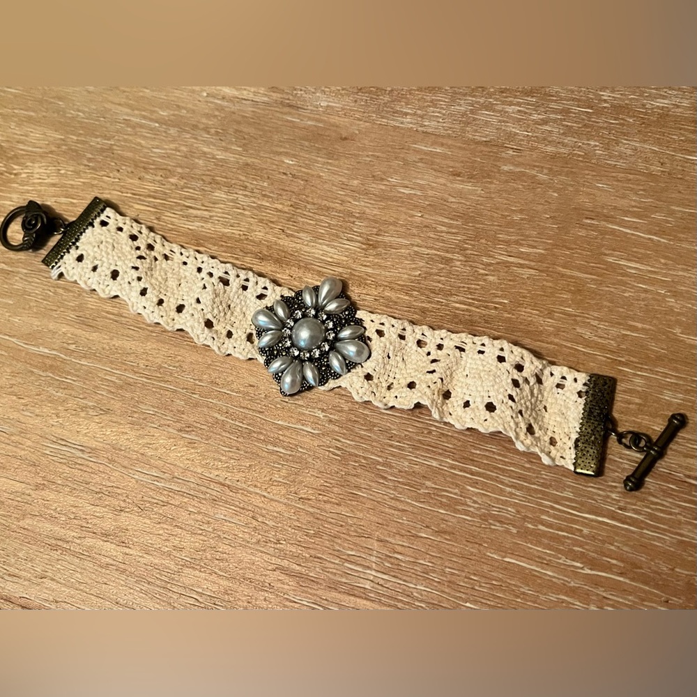 LACE WRIST CUFF WITH SILVER BEADS